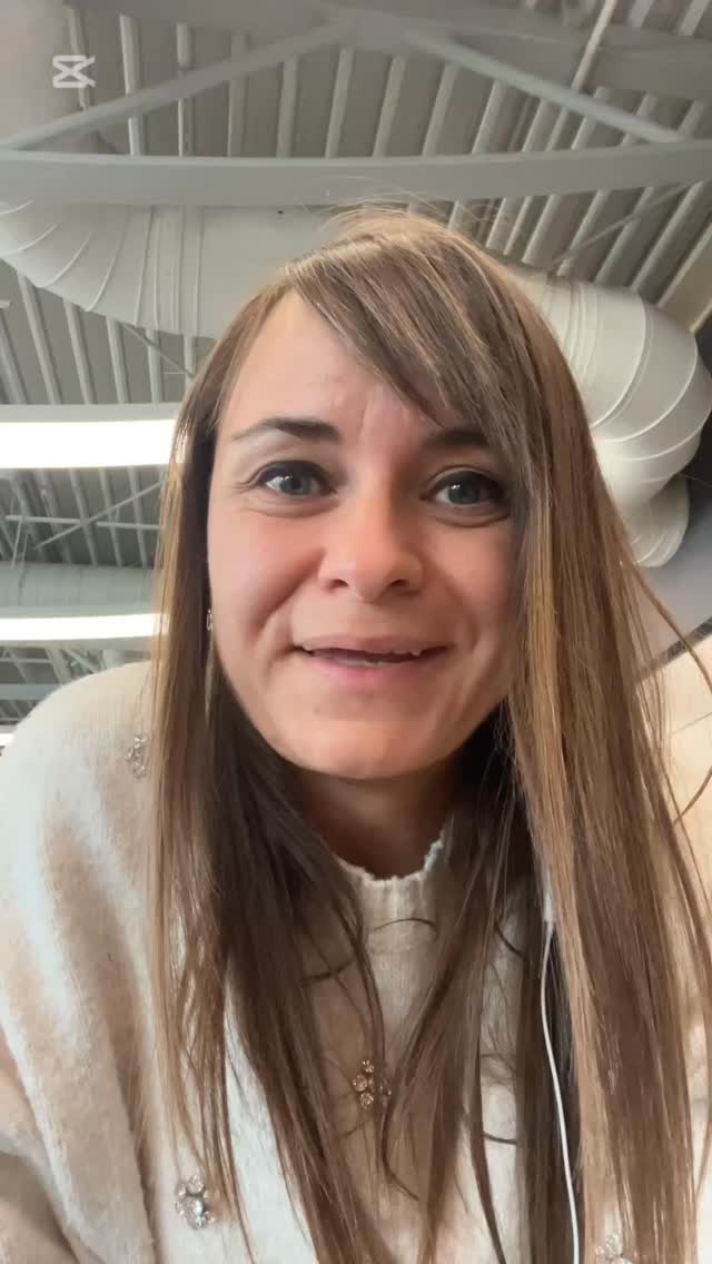 Ismerkedj meg egy olyan görög szokással, ami lehet, hogy a nyaraláson fel sem tűnt, és amiről talán még egyáltalán nem hallottál. Plusz a videóban megmutatom, mit találtam az Athéni repülőtéren. #görögország #görög #rendelés #kávé #házhozszállitás