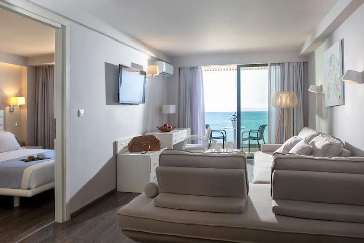 Deluxe One Bedroom 3