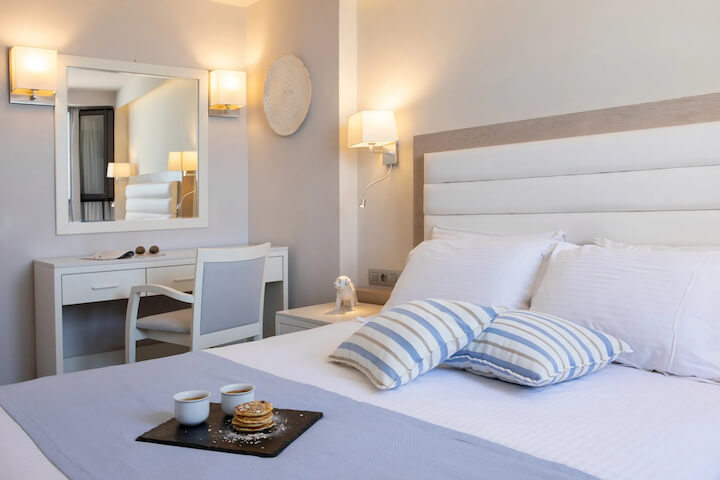 Deluxe One Bedroom 5