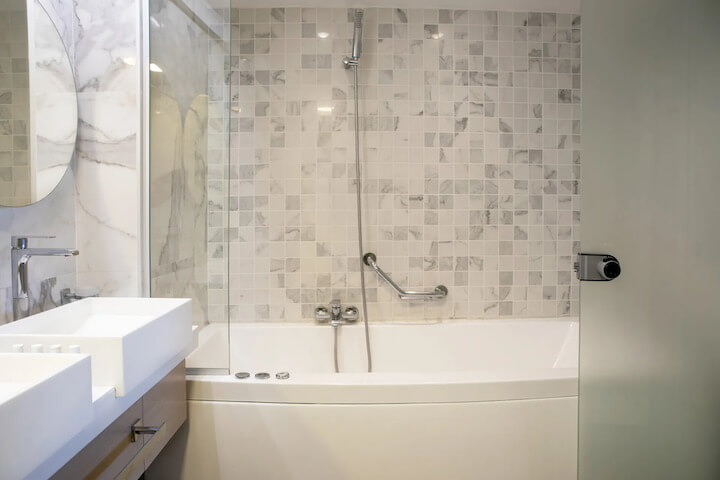 Deluxe One Bedroom 6